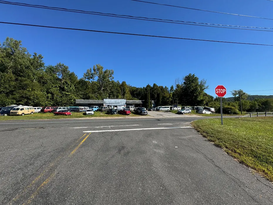 404 New Hartford Road Photo 4