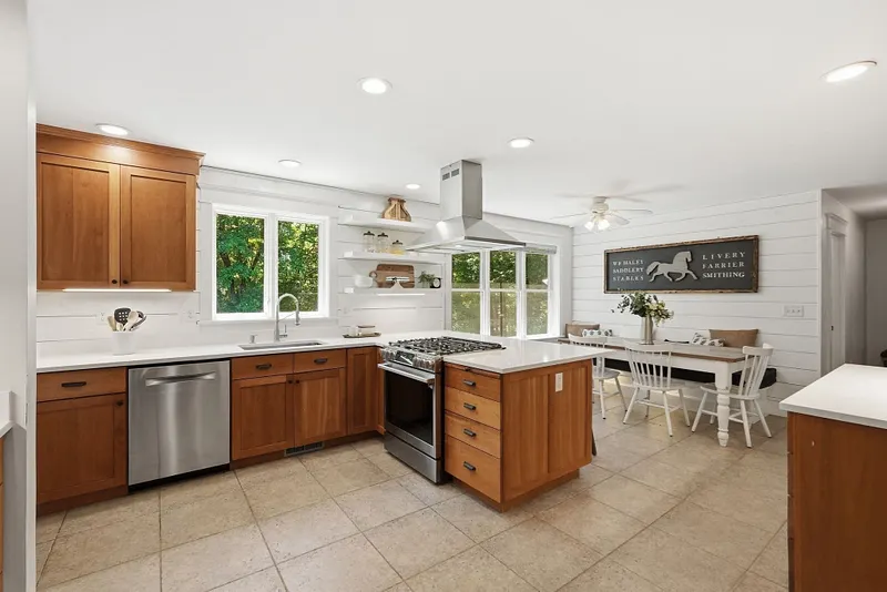 409 Henry St Photo 15