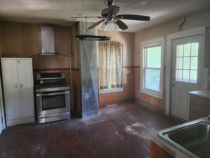 156 Grattan St Photo 4
