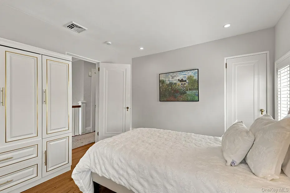 522 The Parkway Photo 25