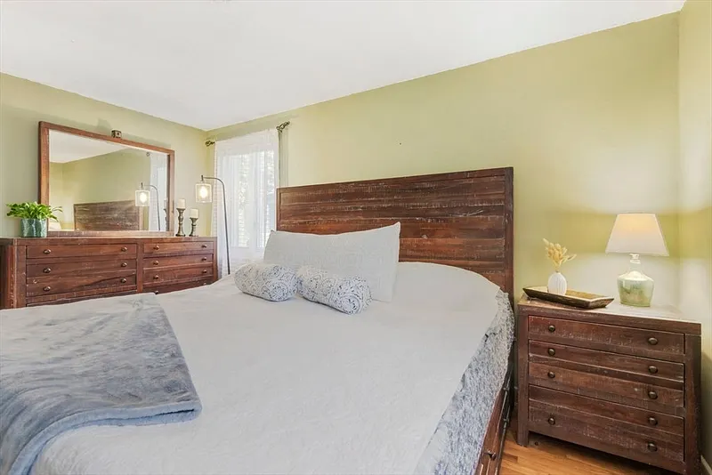 7 King Phillip Street Photo 15