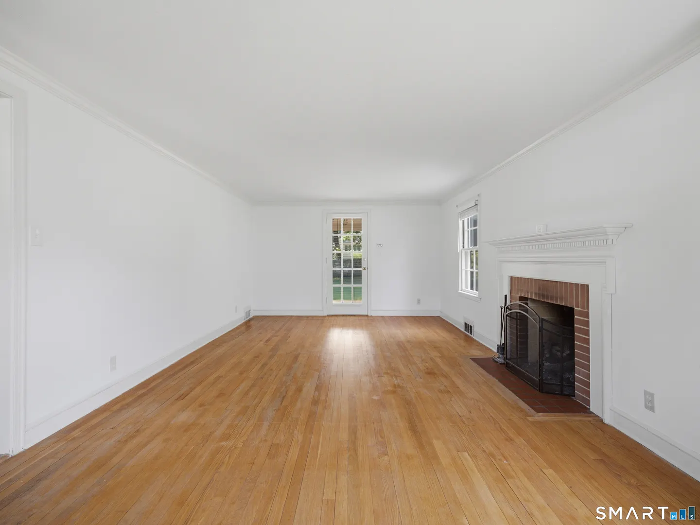 2409 Albany Avenue Photo 9