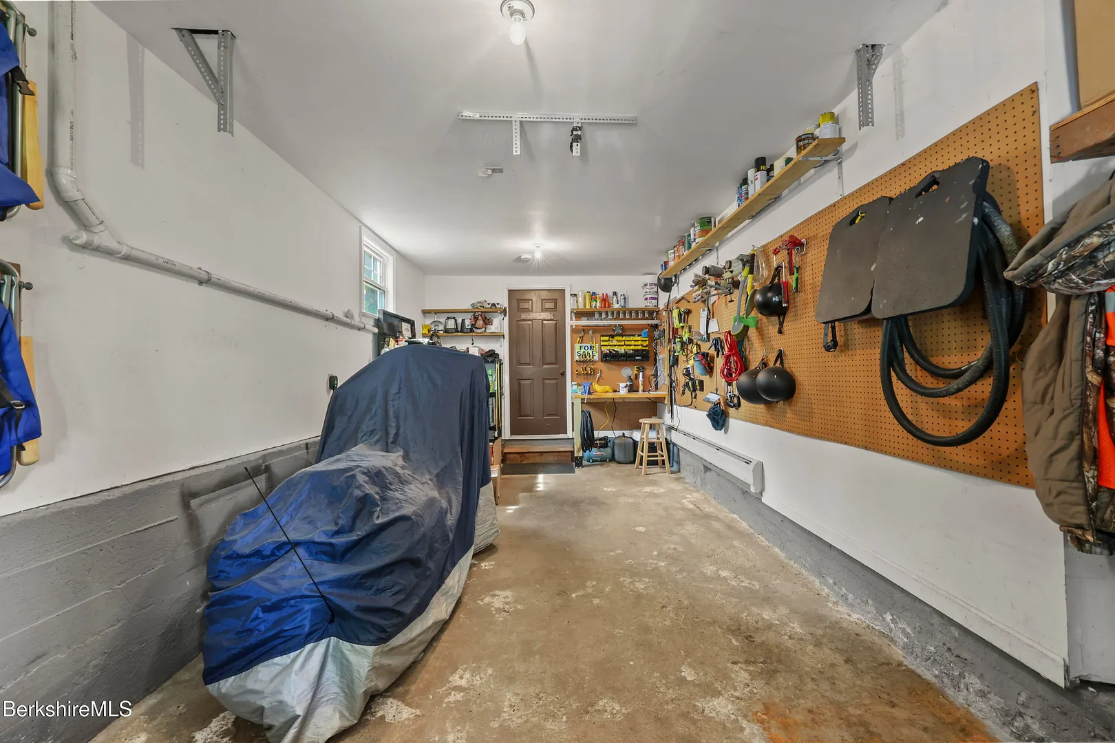 457 N Eagle St Photo 18