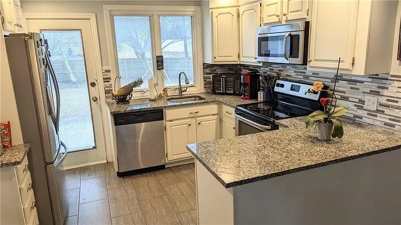 134 Westwood Avenue Photo 3