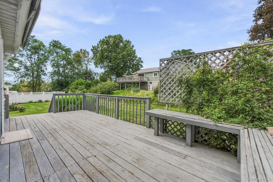 1069 Wolcott Avenue Photo 35