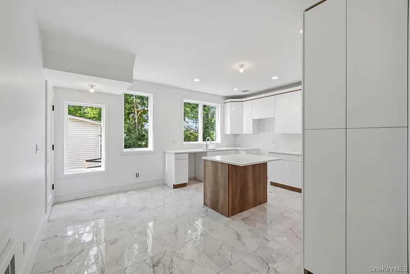 111 S Lake Street  #101 Photo 17
