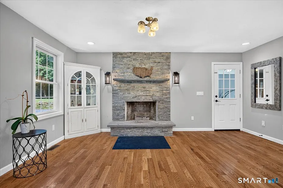 21 Thompson Road Photo 12
