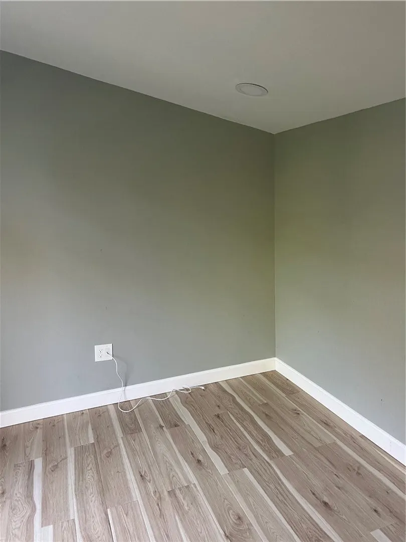 100 Franklin Road Photo 7