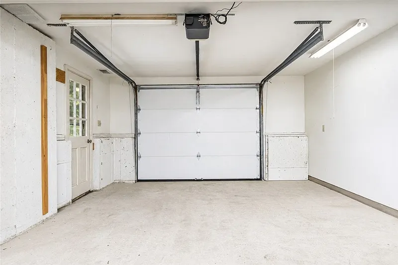 590 Shannock Road Photo 33