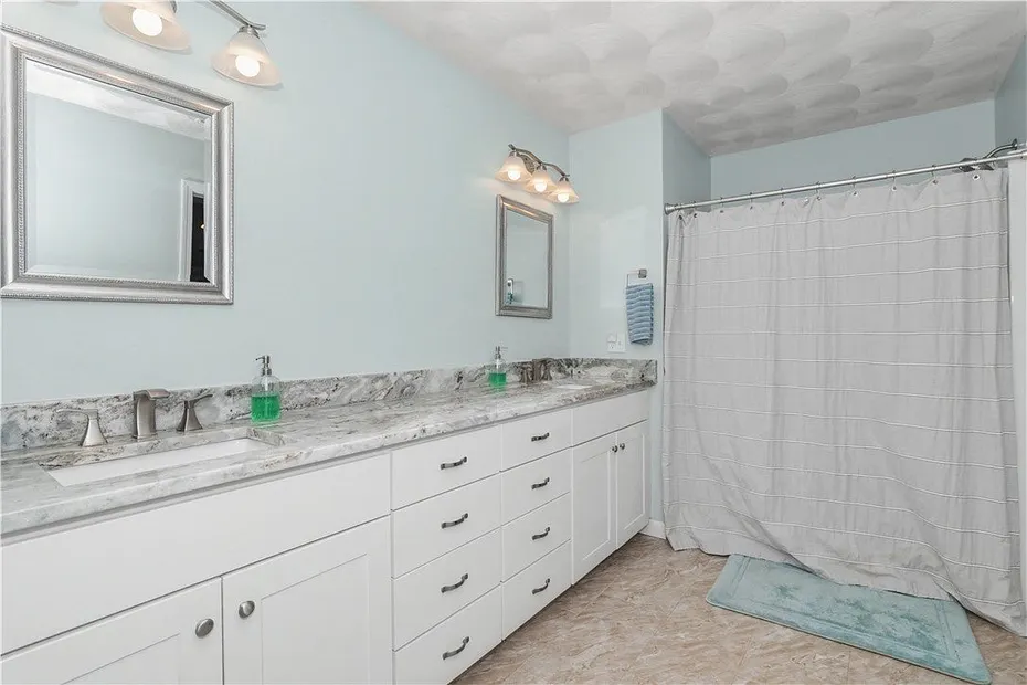 100 Franklin Road Photo 32