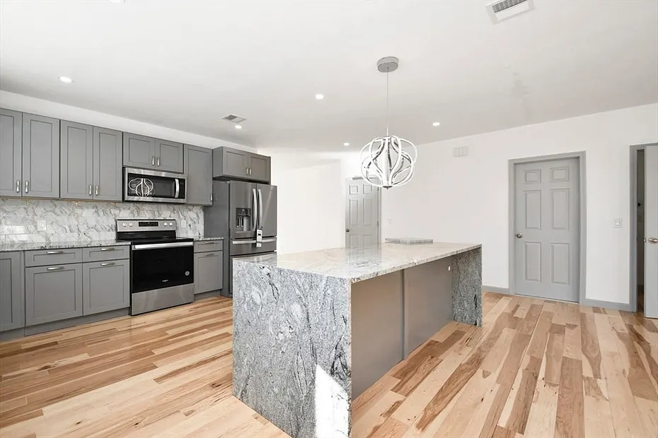 1 Stockwell Road Photo 5
