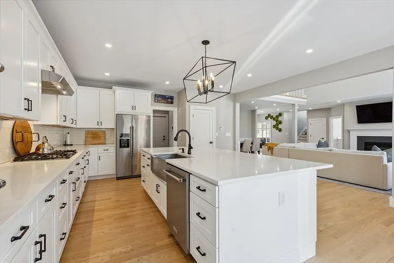 16 Crown Road Photo 14
