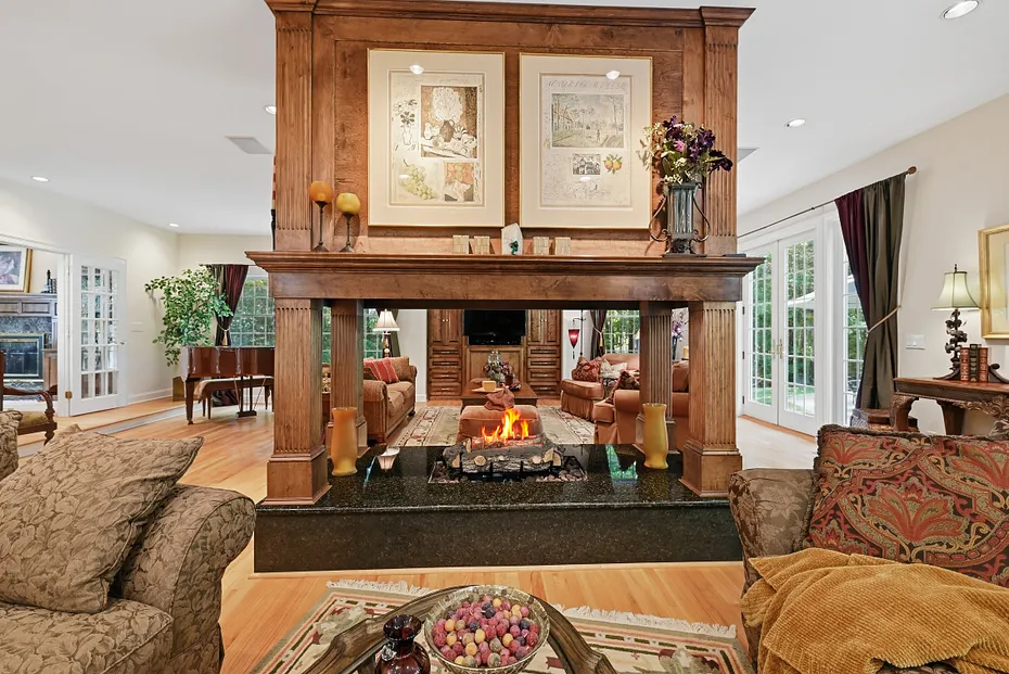 10 Taunton Hill Road Photo 8