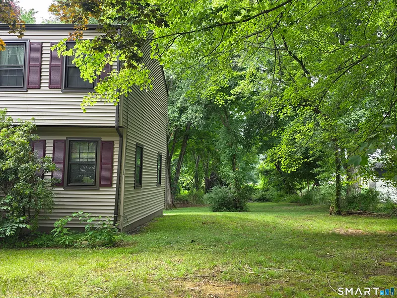8 Squire Lane Photo 4
