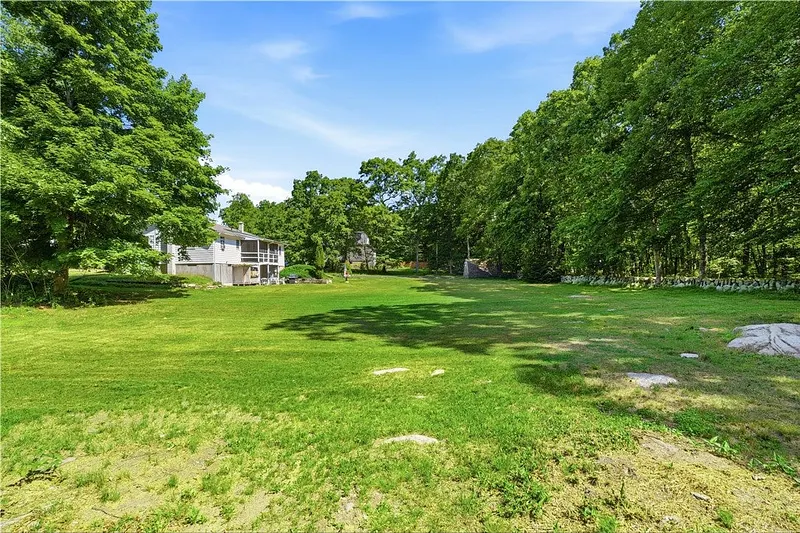 42 Charles Avenue Photo 32
