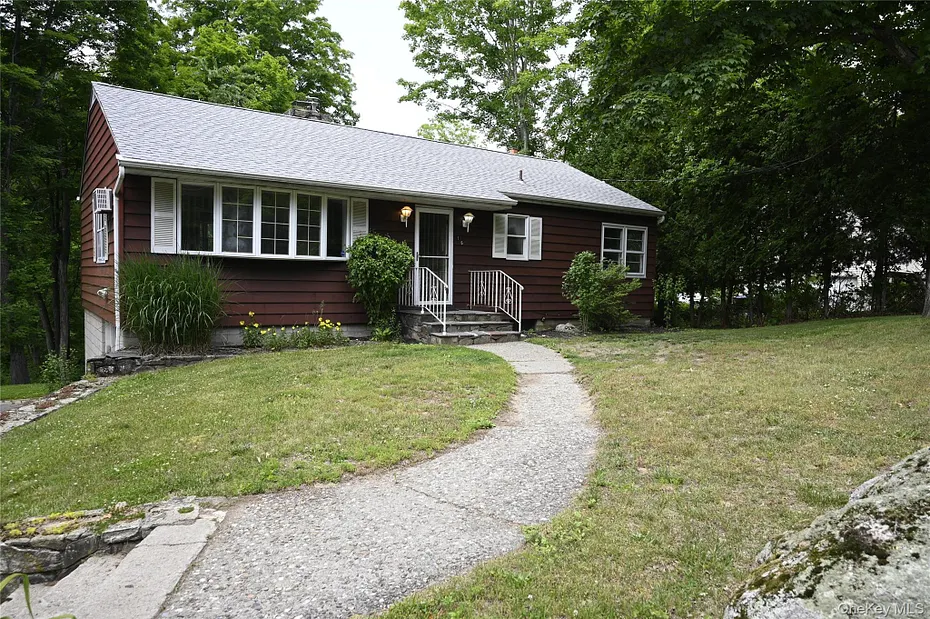 16 Greenridge Court Photo 2