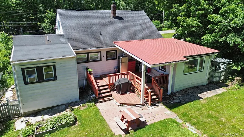 32 Mager Avenue Photo 22