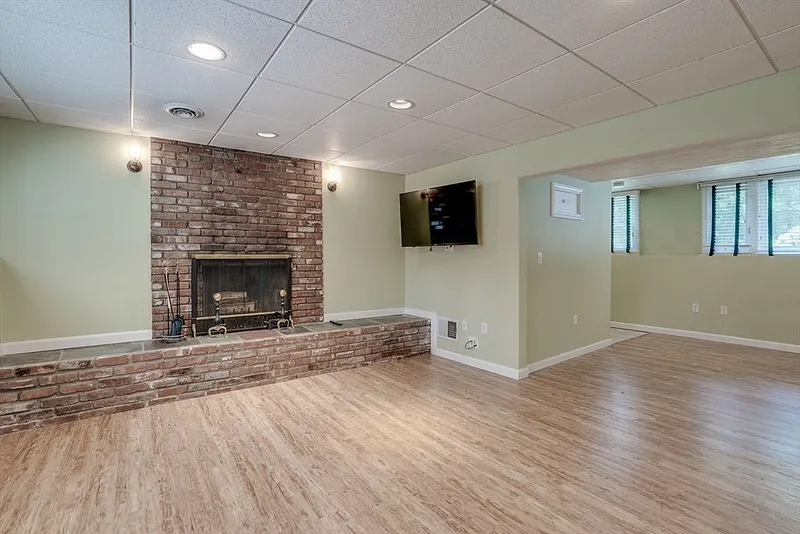 680 East Street Photo 27