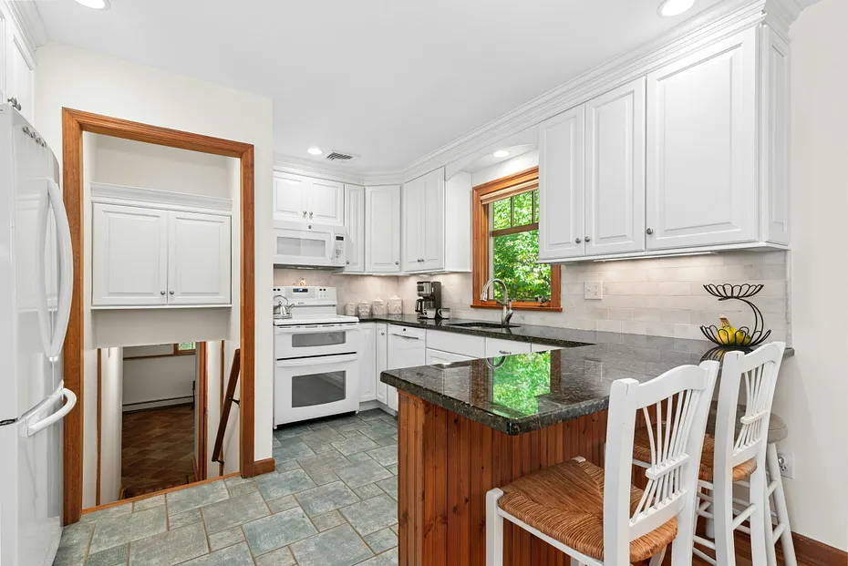 35 Aspen Ledges Road Photo 9