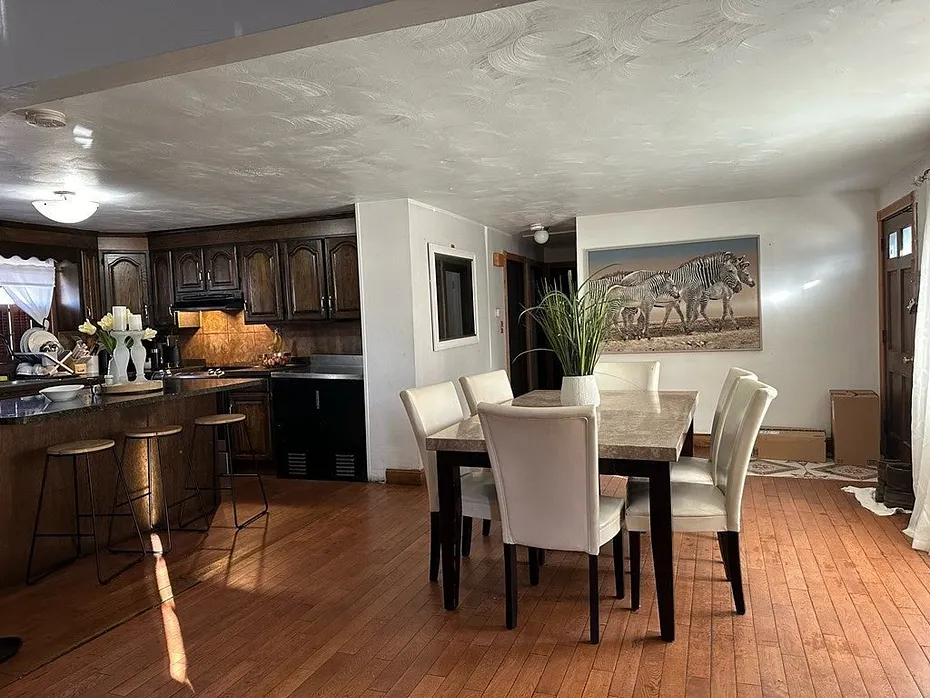 62 Royal Rd Photo 3