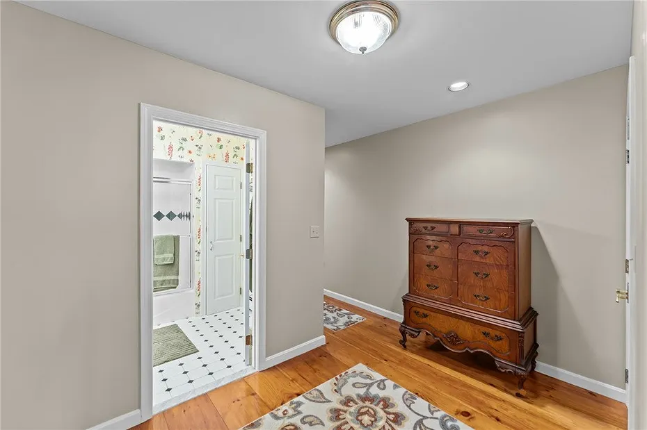 14 Wolcott Avenue Photo 25