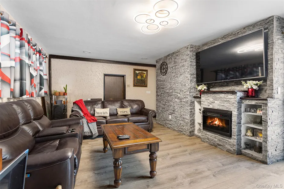 6 Merrick Lane Photo 17