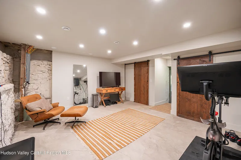 476 South Road Photo 26