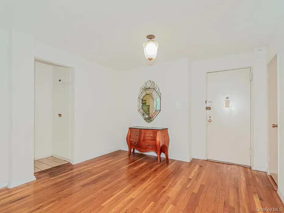 679 W 239th Street W  #3J Photo 2