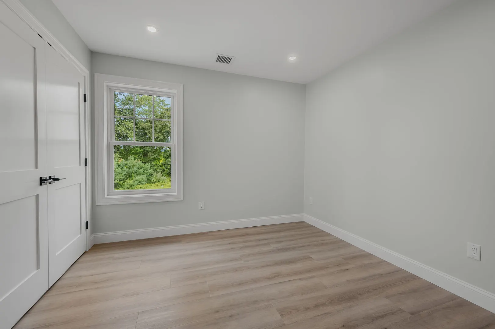 2 Farm Meadow Road Photo 24