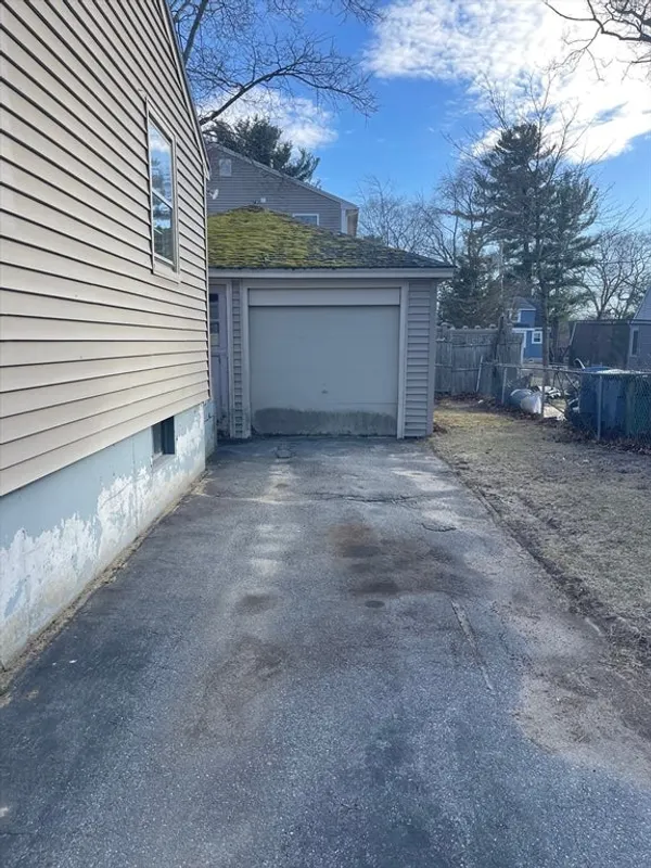 32 Mason Ave Photo 17
