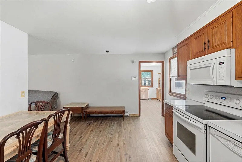 42 Charles Avenue Photo 7