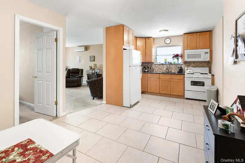 2562 Seymour Avenue Photo 30