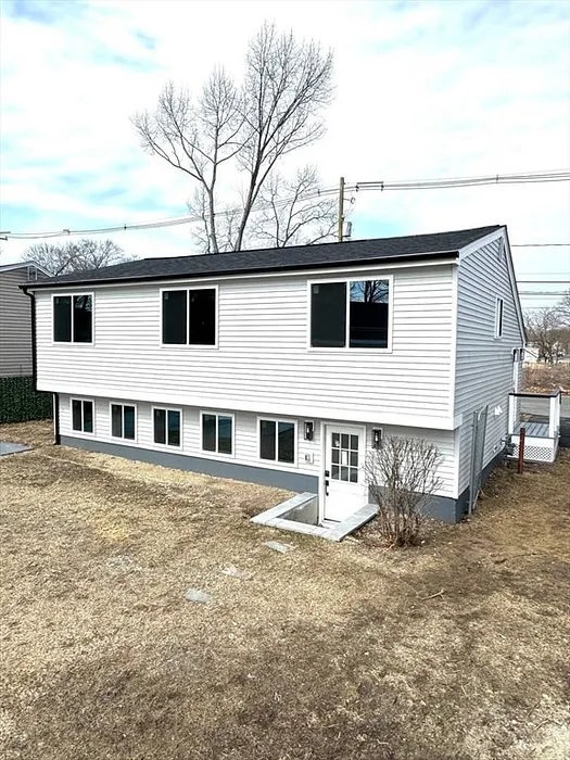 76 Foster St Photo 4