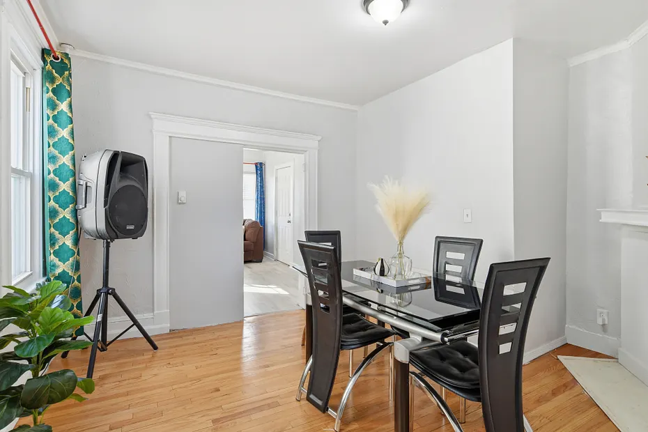127 Dickinson Street Photo 9