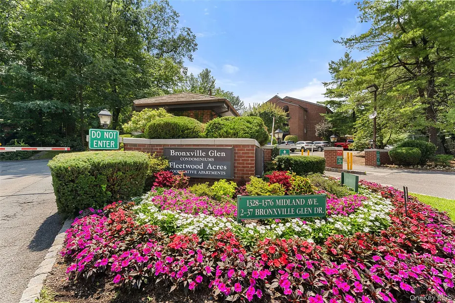 18 Bronxville Glen Drive  #3-12 Photo 1