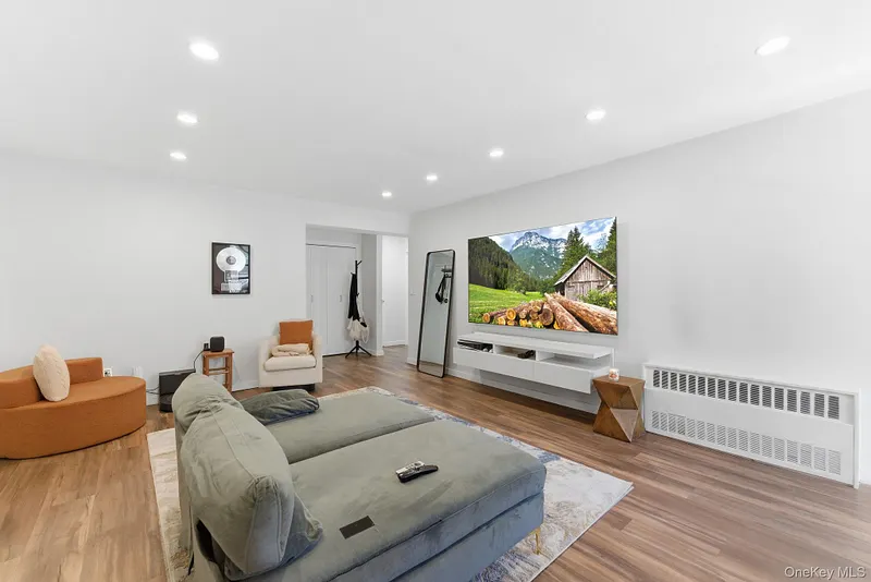 250 N Broadway  #5B Photo 6