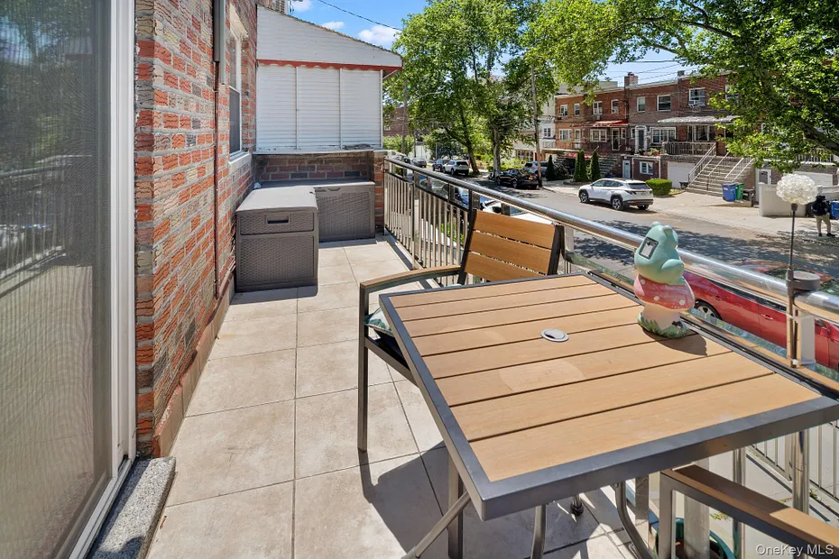 2562 Seymour Avenue Photo 22