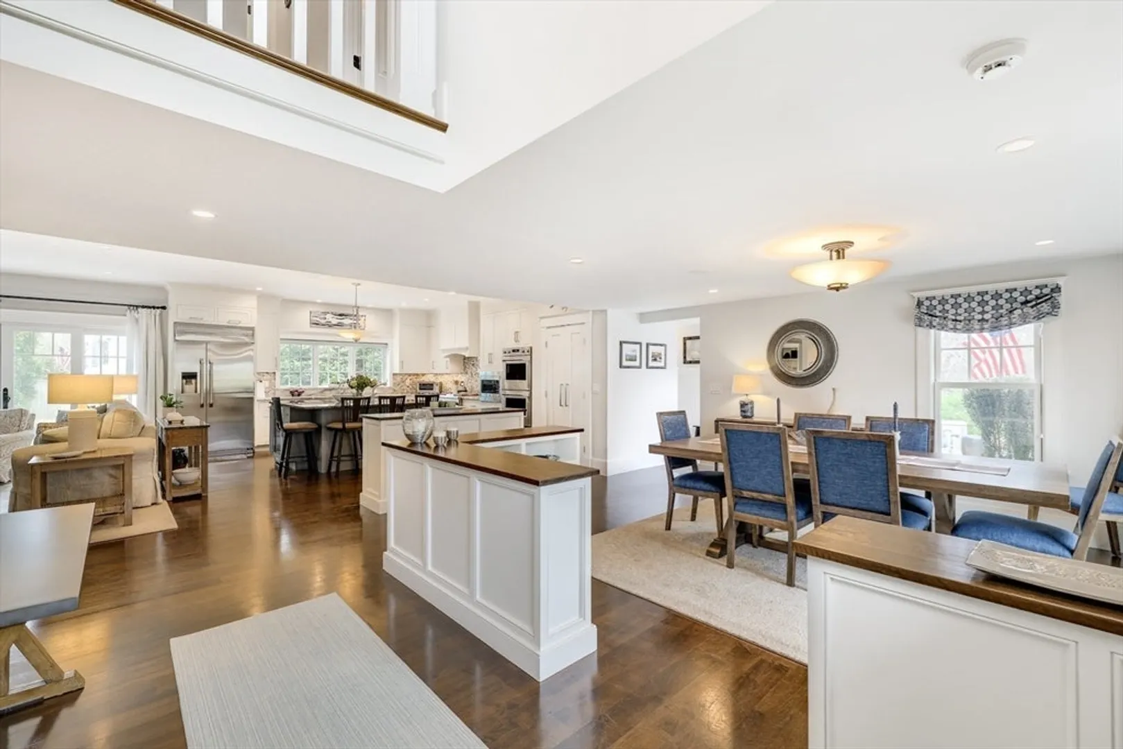 25 Glover Square Photo 9