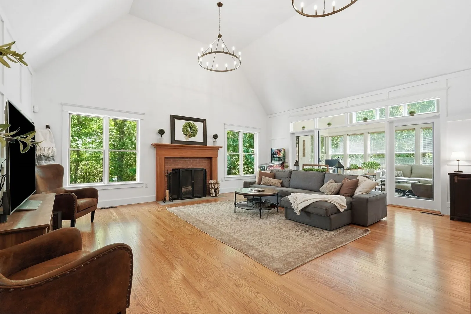 409 Henry St Photo 10