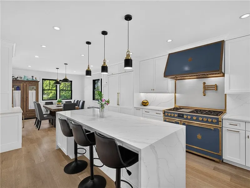 34 Lanphere Road Photo 4