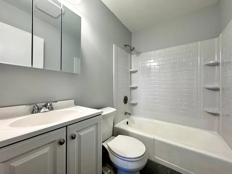 130 North St #9 Photo 8