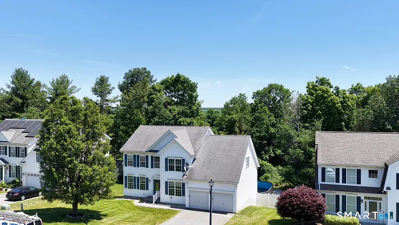 46 Auburn Way Photo 13
