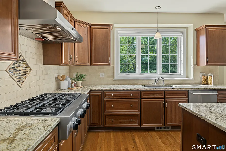61 Lenox Road Photo 7