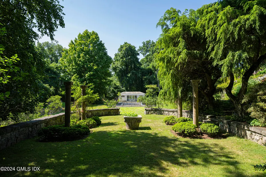 10 Cliffdale Road Photo 28