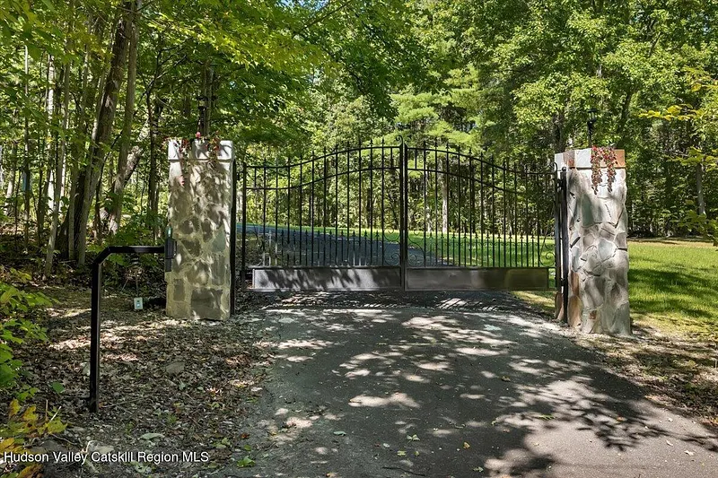 6196 New York 81 Photo 2