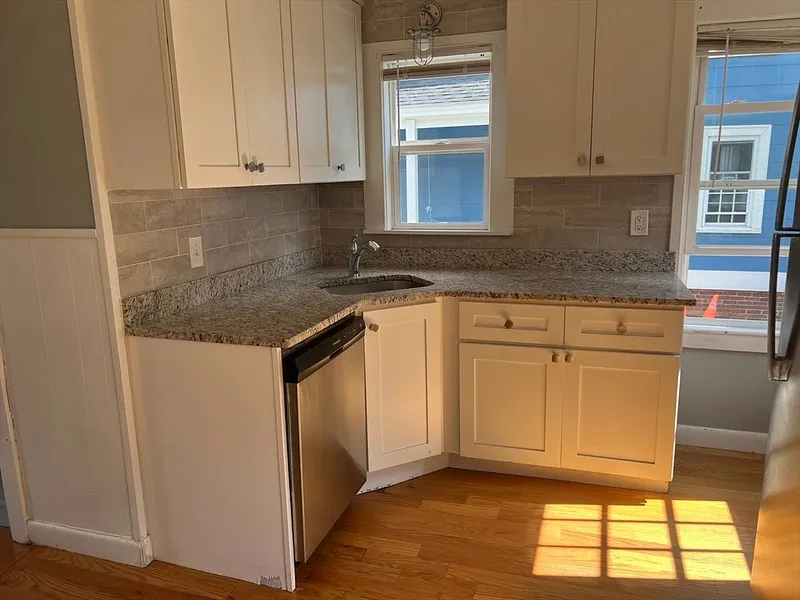 22 Murray St Photo 7
