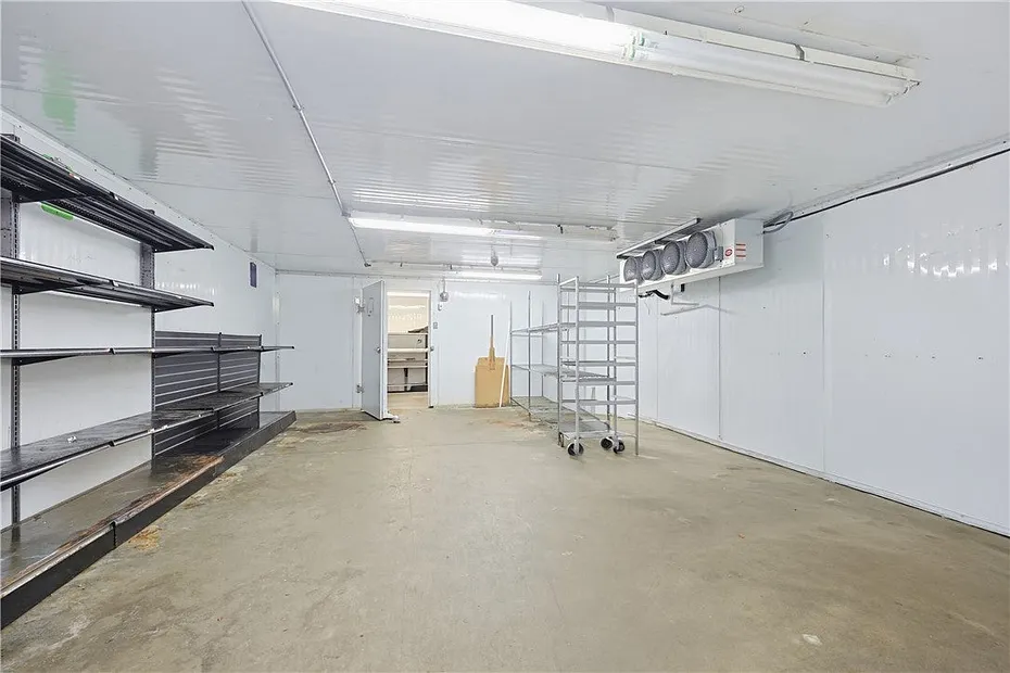 955 West Shore Road Photo 29