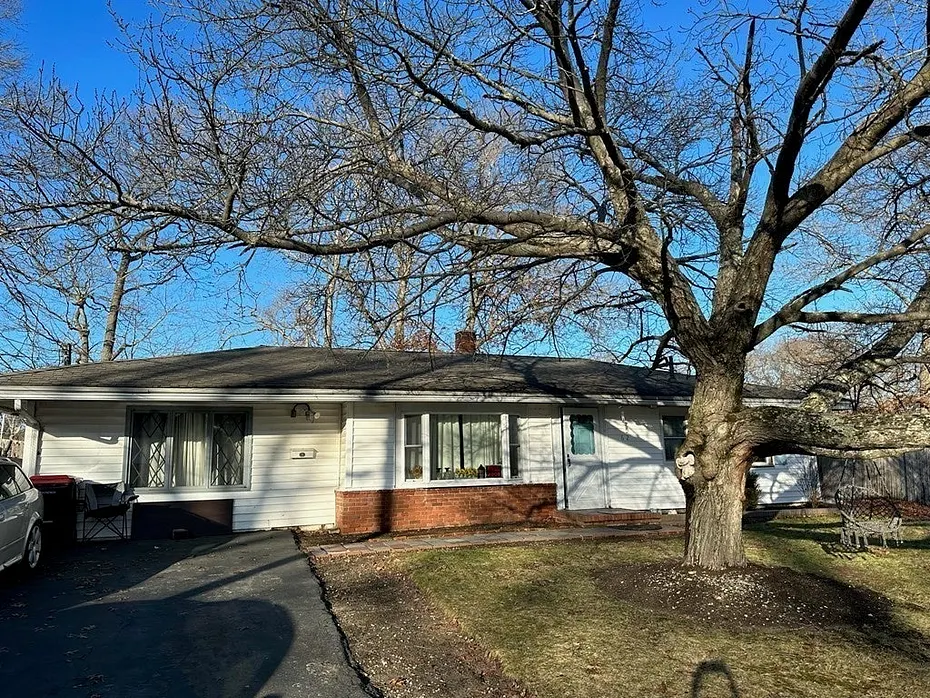 62 Royal Rd Photo 12
