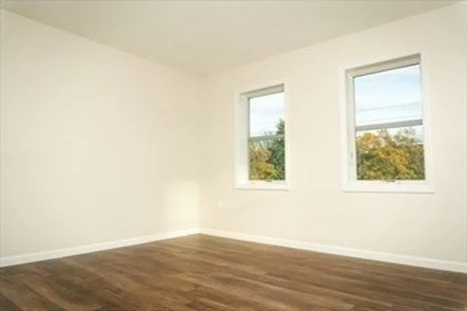 680 South East St. Photo 9