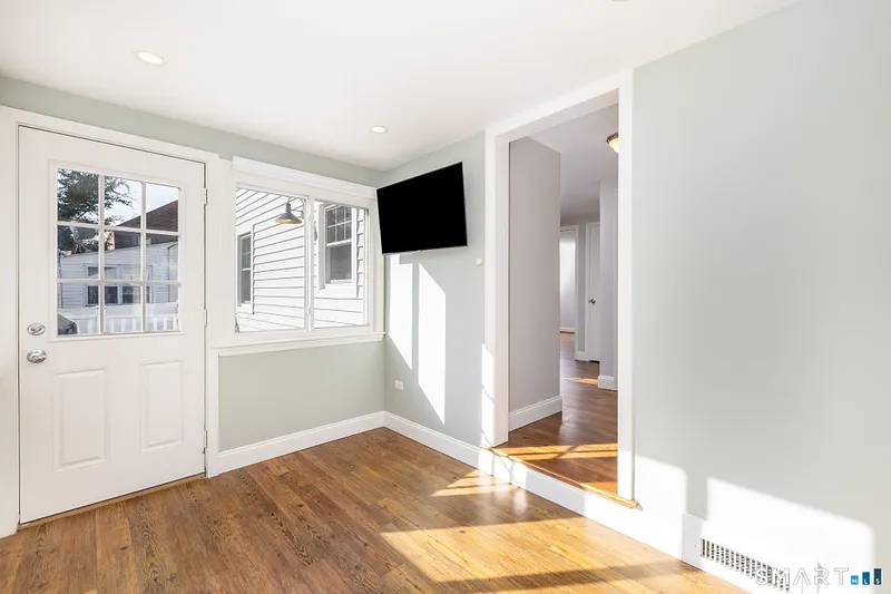 170 Brunswick Avenue Photo 17